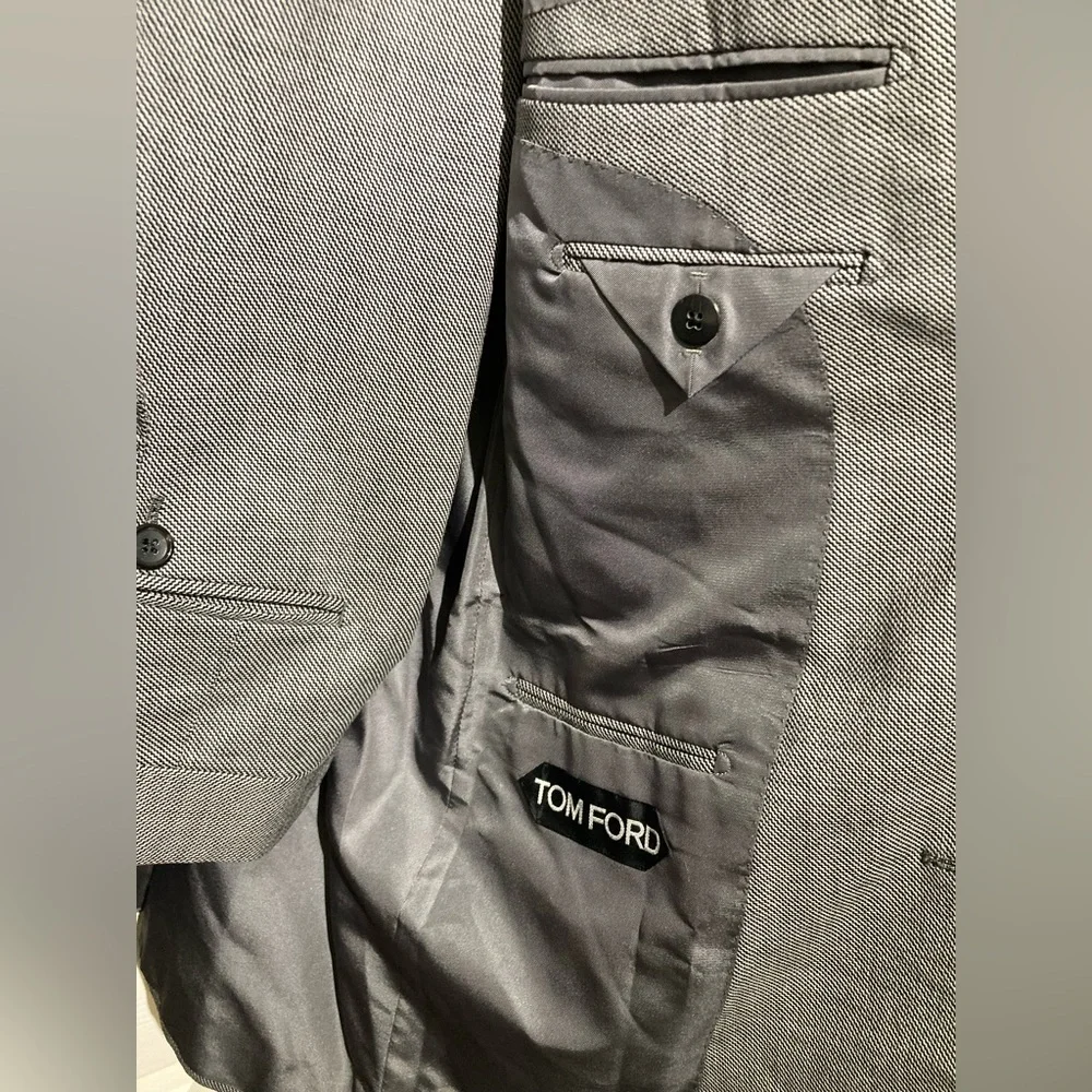 TOM FORD classic medium gray peak lapel 2 piece suit 40 50 - Picture 6 of 11